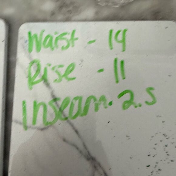 American Eagle Women’s 6 Denim Belted Mom Shorts - Picture 3 of 5